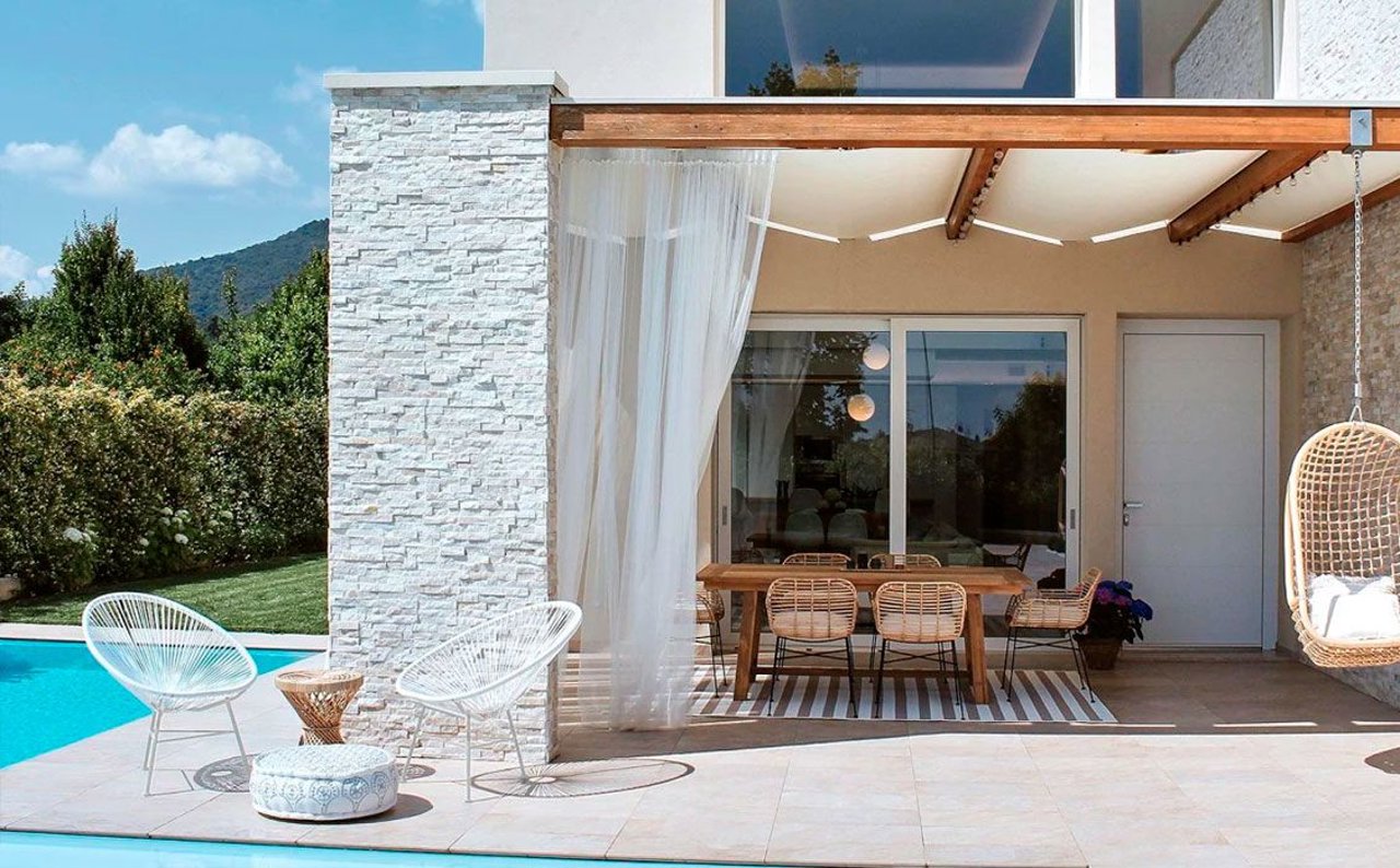 exterior casa de diseño con herrajes modernos